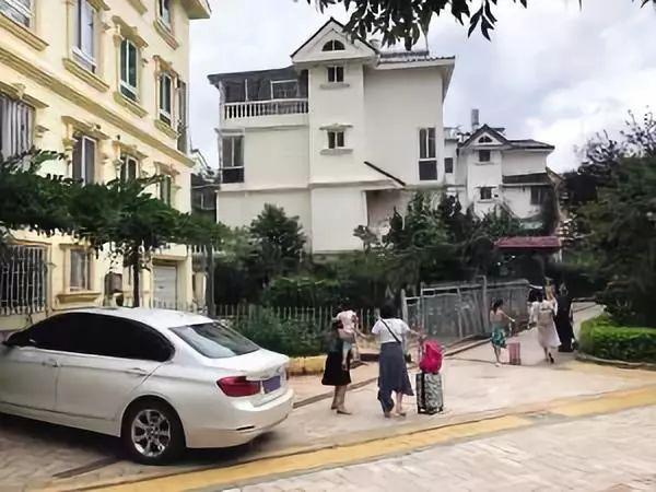 小区开民宿，需取得相关证照